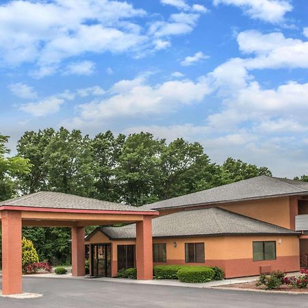 Days Inn By Wyndham Kingdom City Bagian luar foto