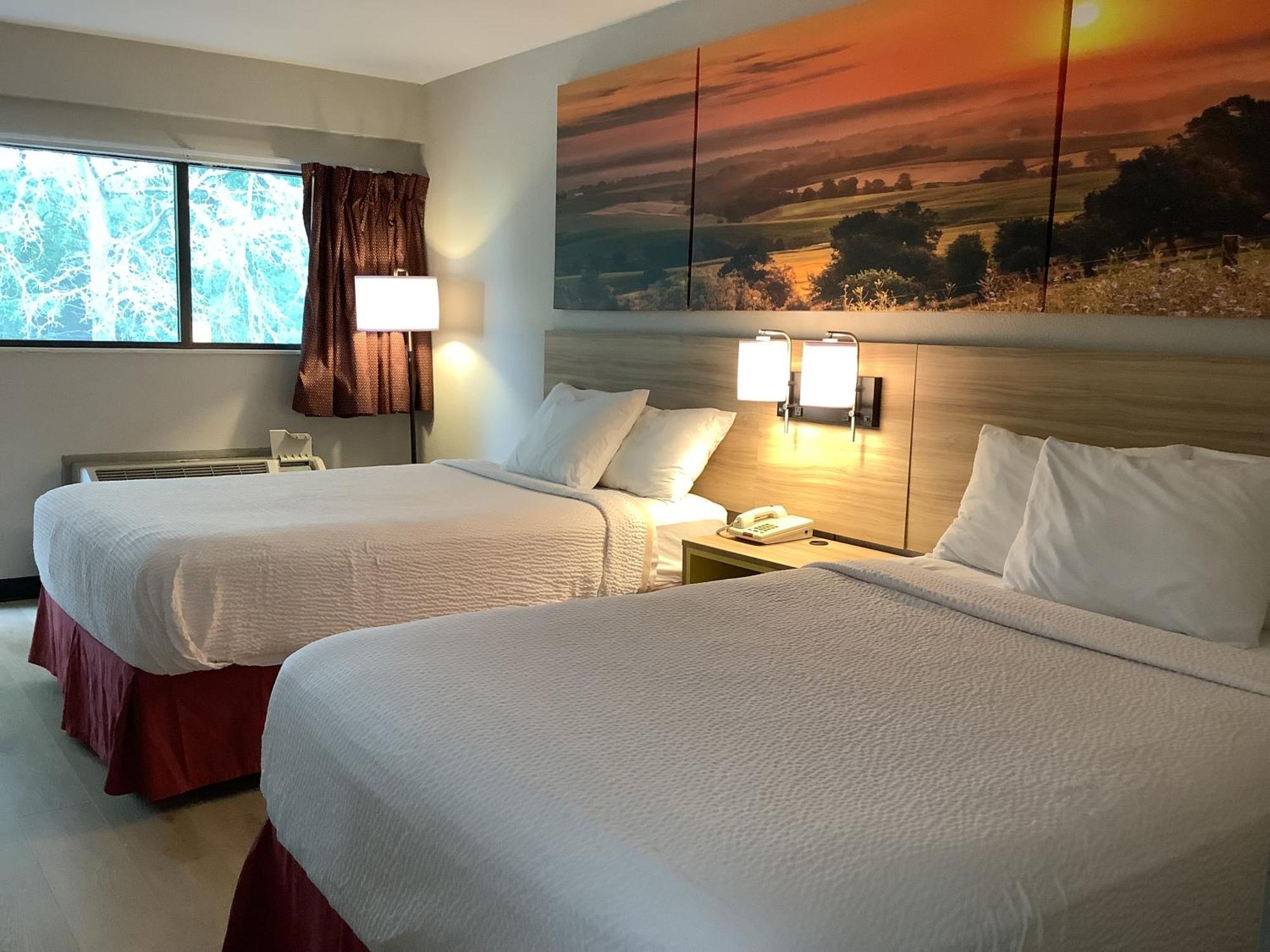 Days Inn By Wyndham Kingdom City Bagian luar foto