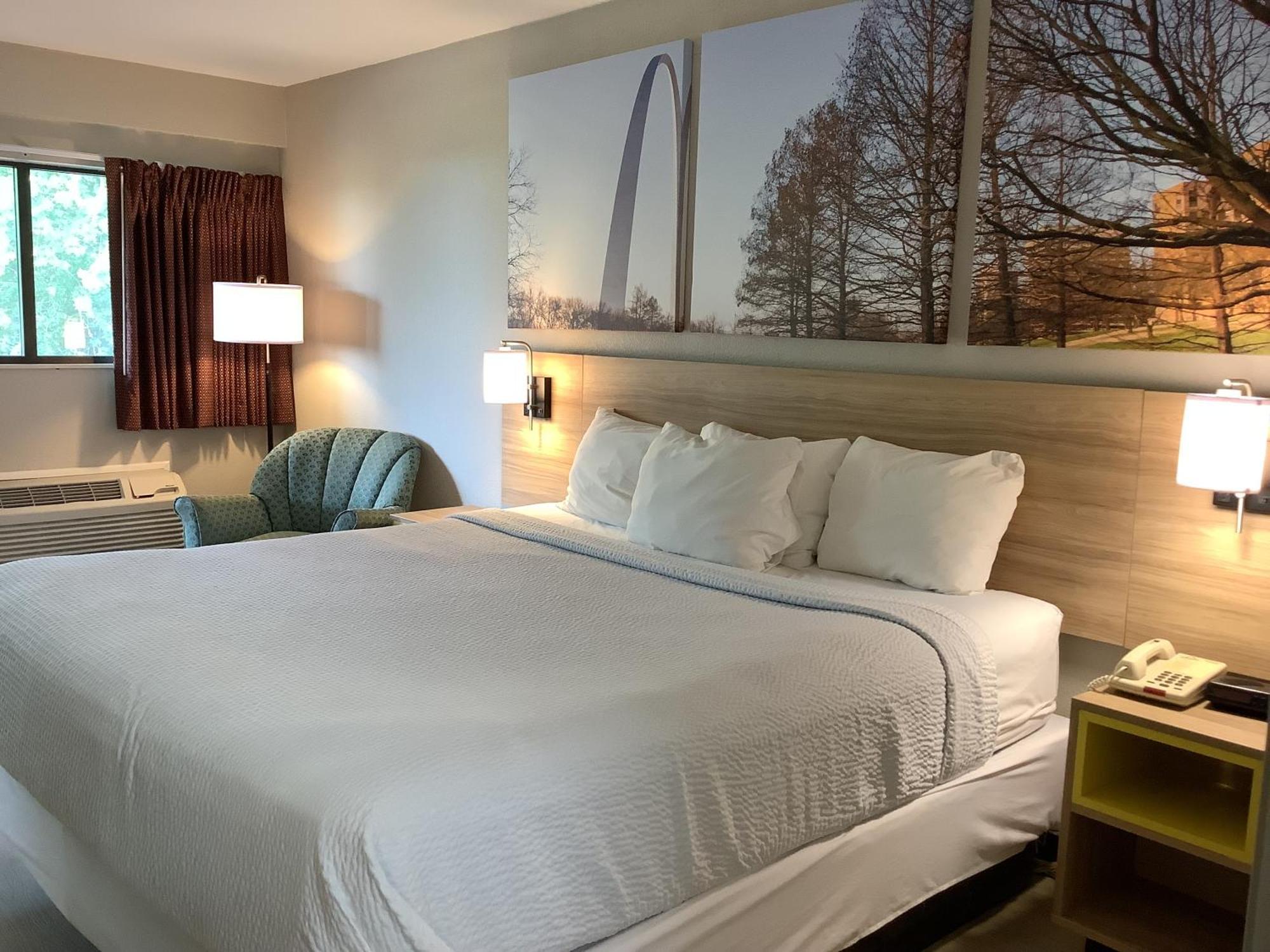 Days Inn By Wyndham Kingdom City Bagian luar foto