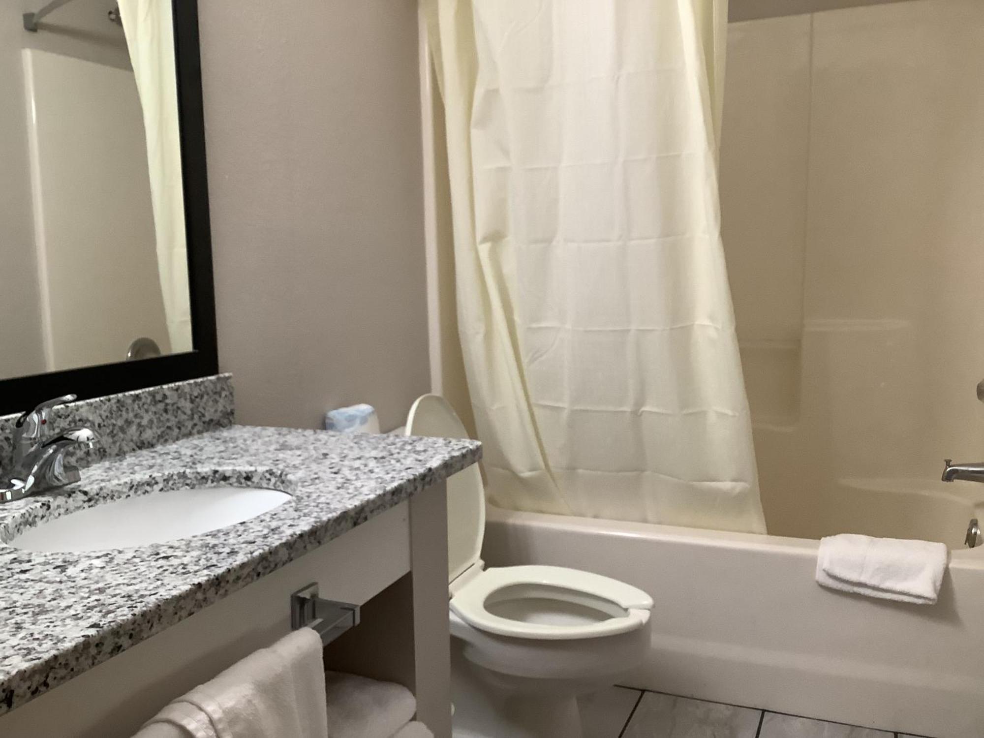 Days Inn By Wyndham Kingdom City Bagian luar foto