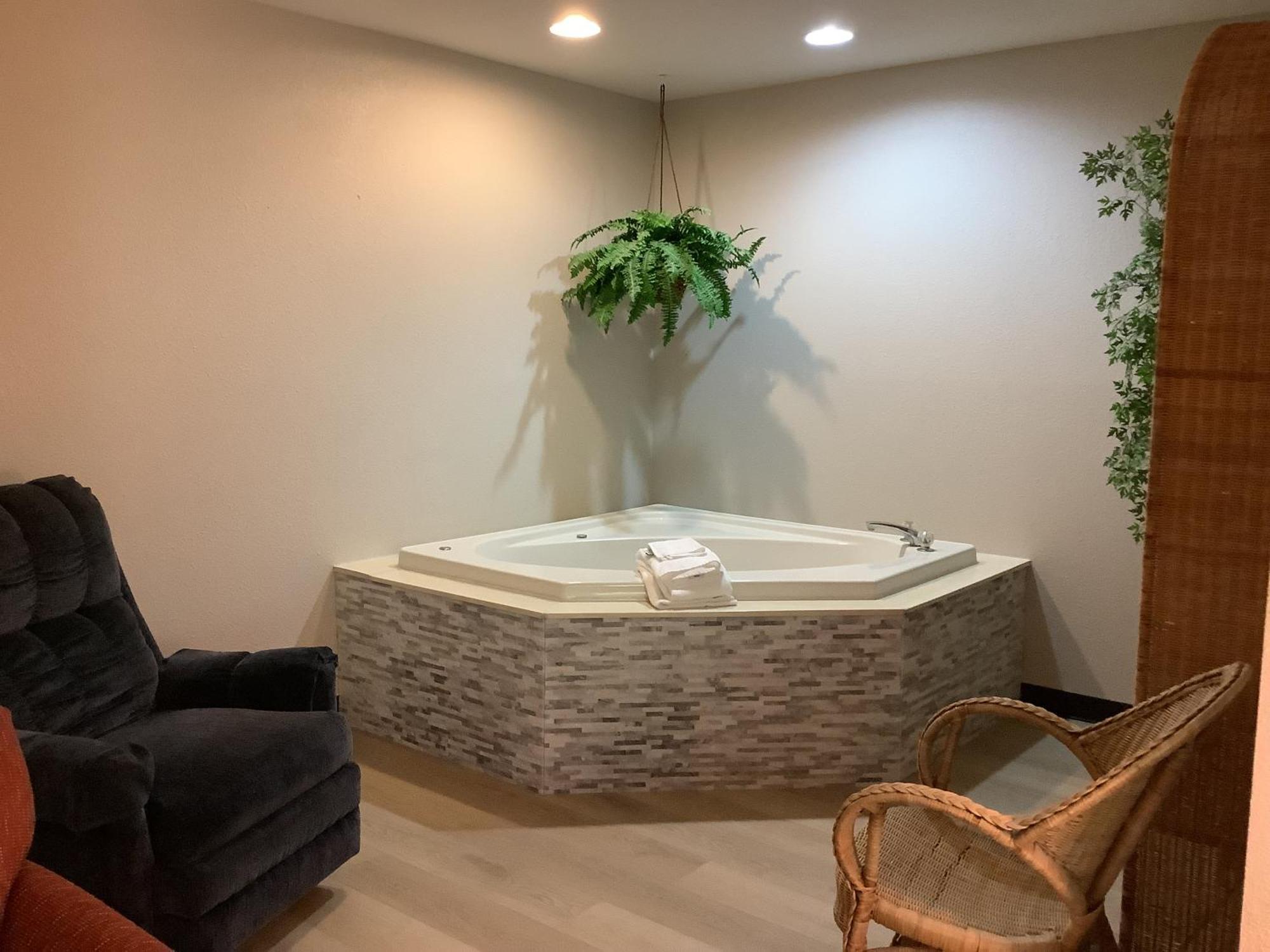 Days Inn By Wyndham Kingdom City Bagian luar foto