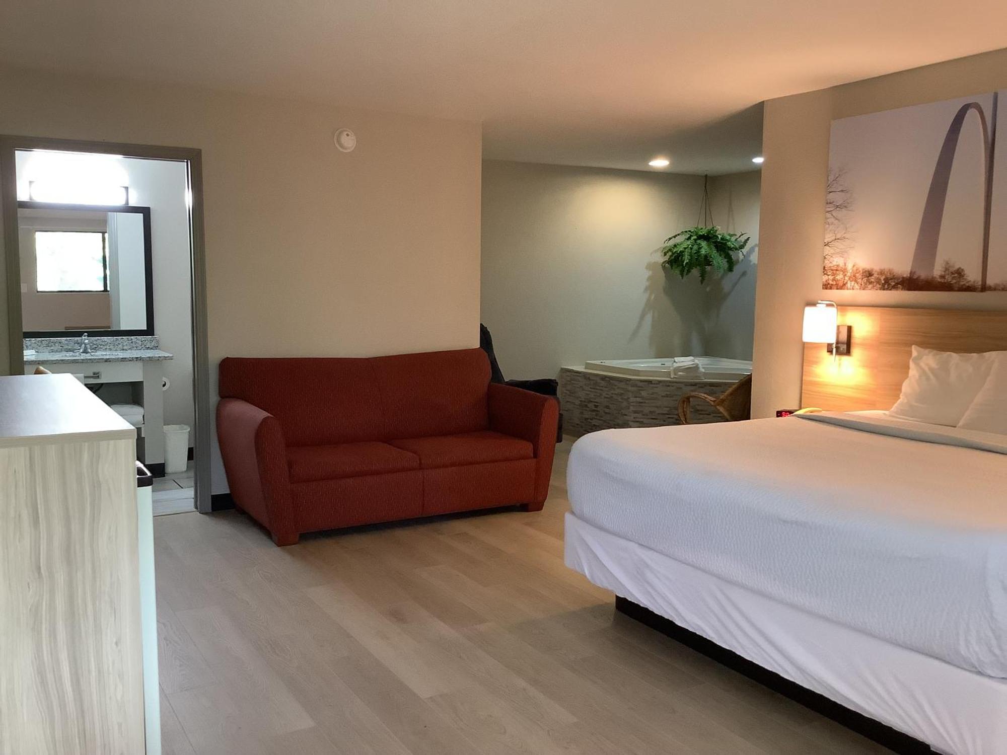 Days Inn By Wyndham Kingdom City Bagian luar foto