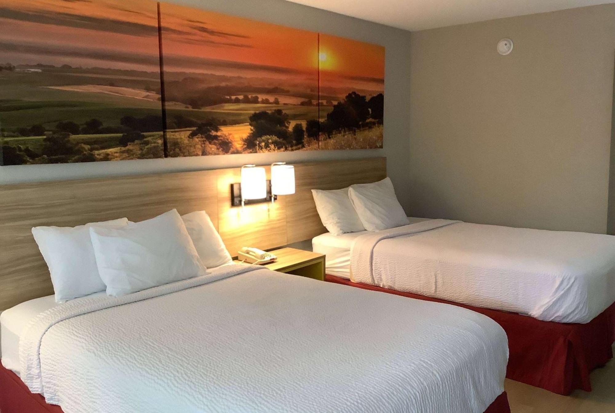 Days Inn By Wyndham Kingdom City Bagian luar foto