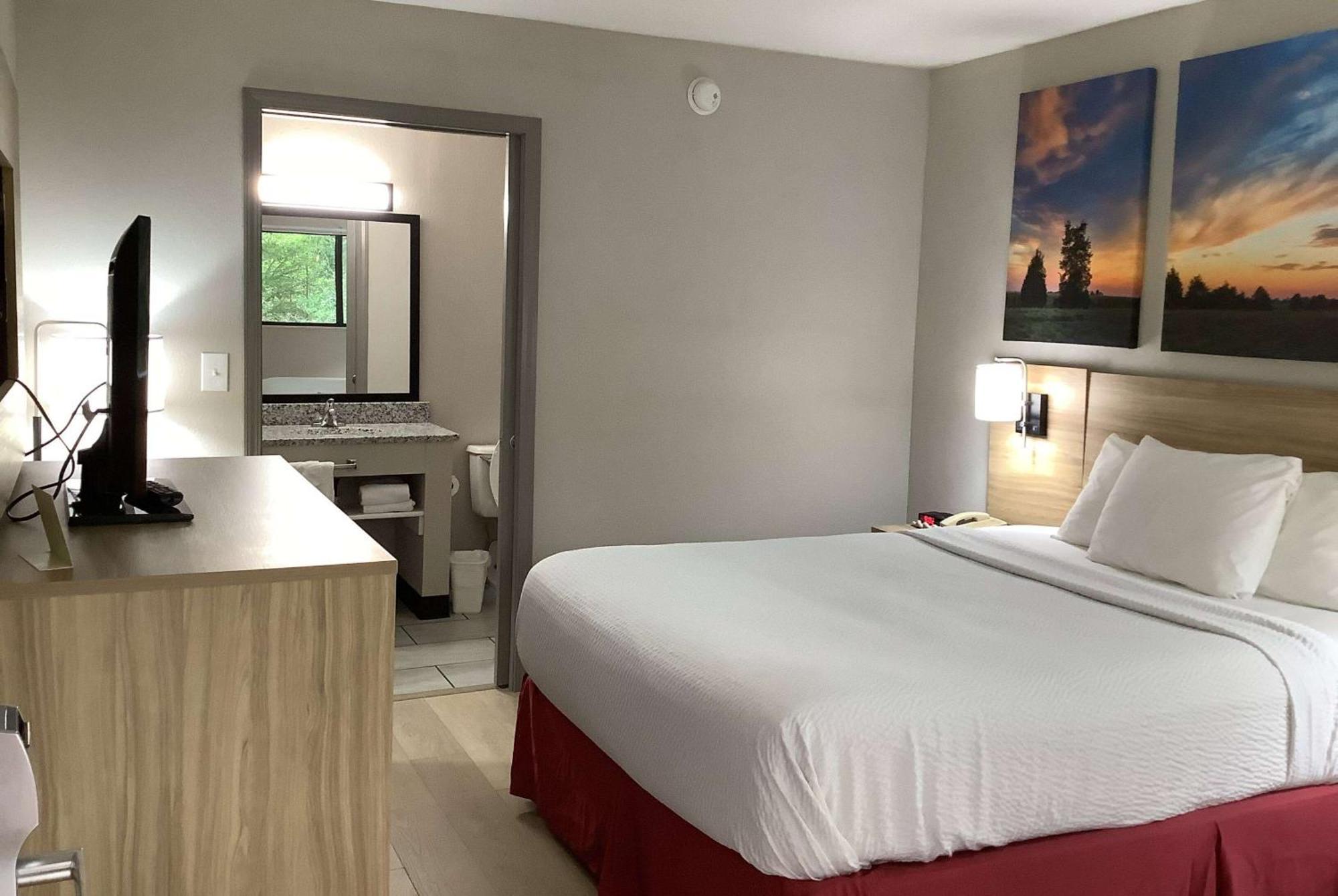 Days Inn By Wyndham Kingdom City Bagian luar foto