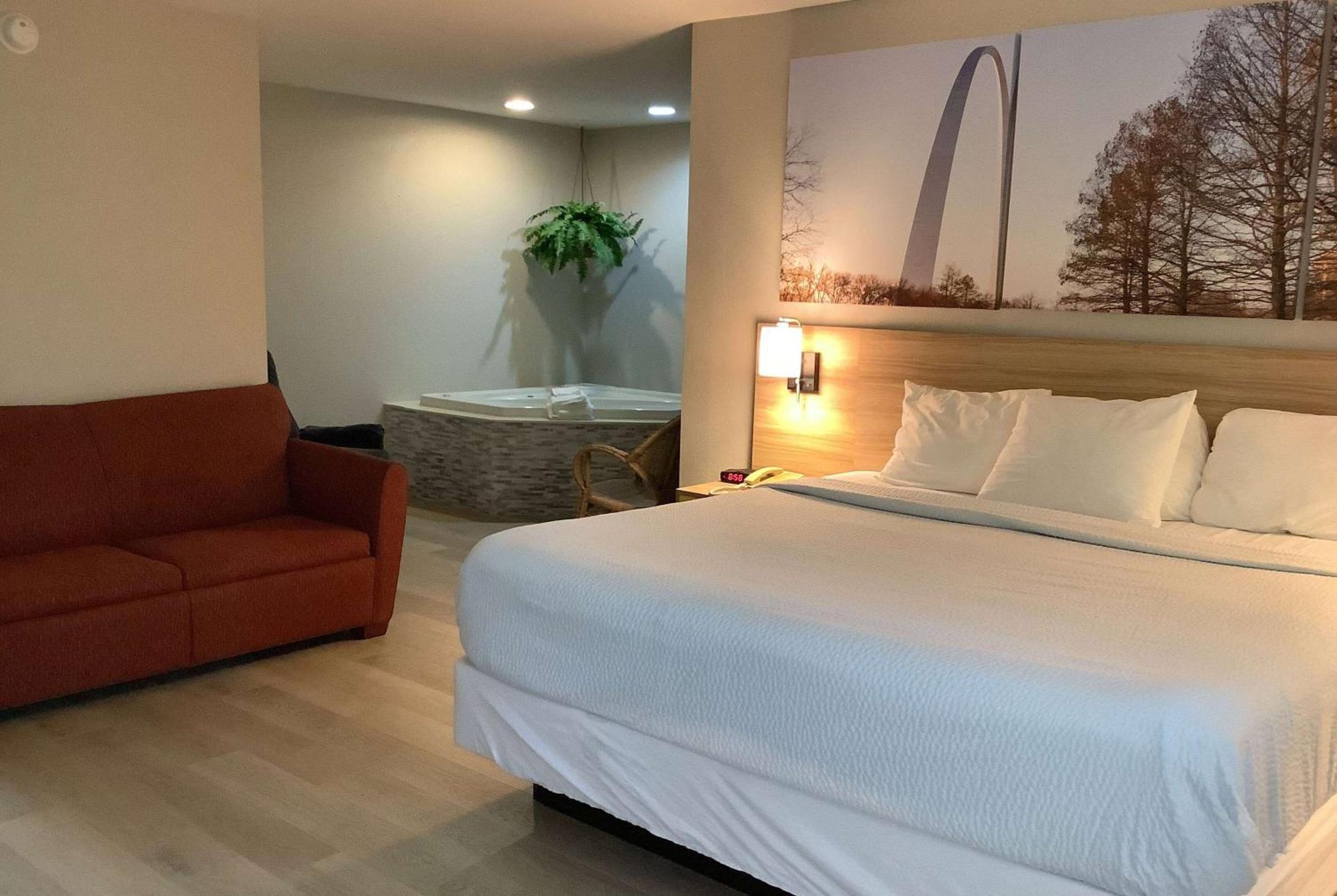 Days Inn By Wyndham Kingdom City Bagian luar foto